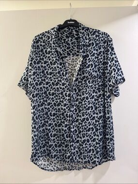 Men's Short Sleeve Leopard Print Button-Up Shirt - Black white and gray